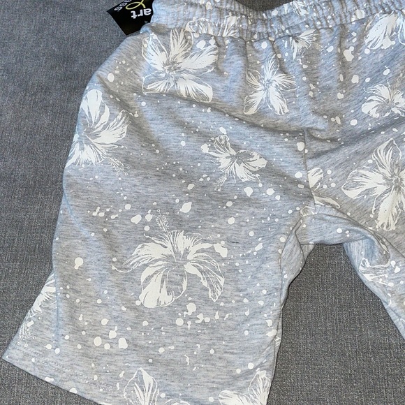 Art Class Hibiscus Flower Knit Pull-On Shorts - Picture 5 of 7